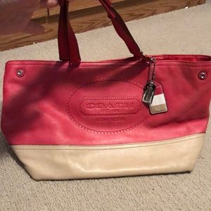 🎀🎀🎈🎈Pre-owned beautiful Coach handbag.